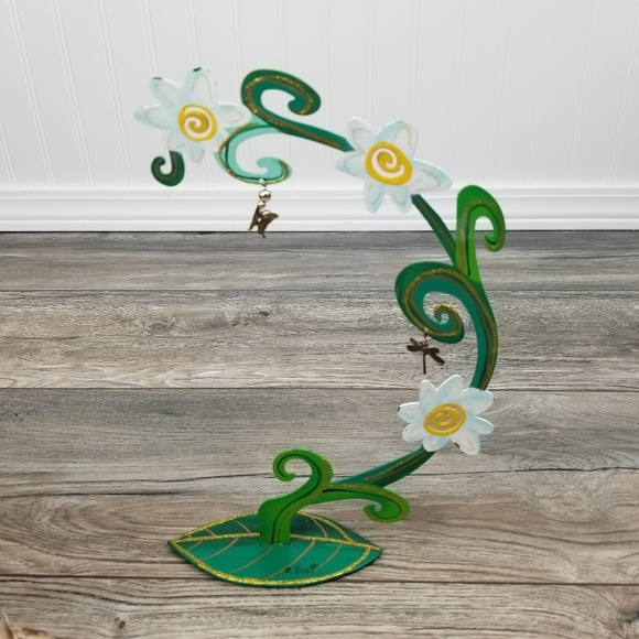 FANCIFUL FLIGHTS Daisy Ornament Stand - Picture 2 of 6